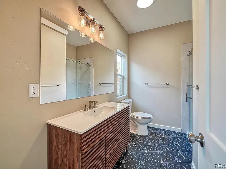 845 W 1st St #A — Photo 18