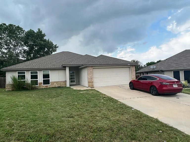 2428 Nolan Creek St — Photo 1