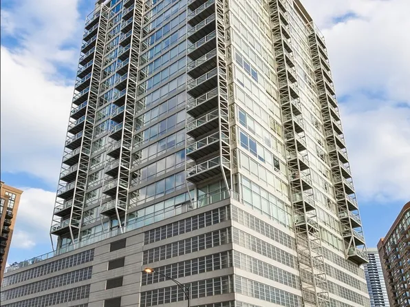 653 N Kingsbury St APT 704, Chicago, IL 60654