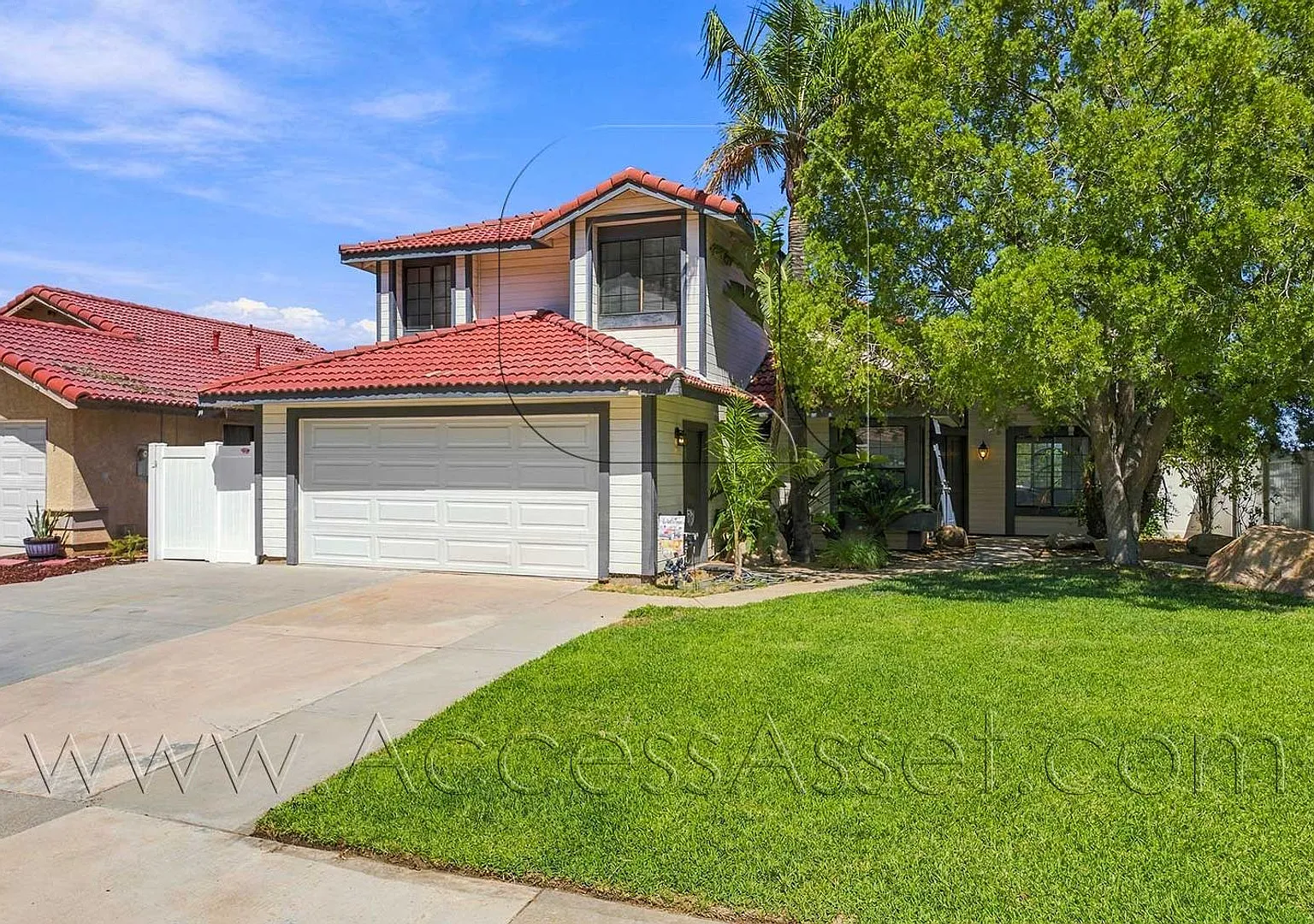 Spacious 3-Bedroom Lake Elsinore Home with Flexible Bonus Room — Photo 2