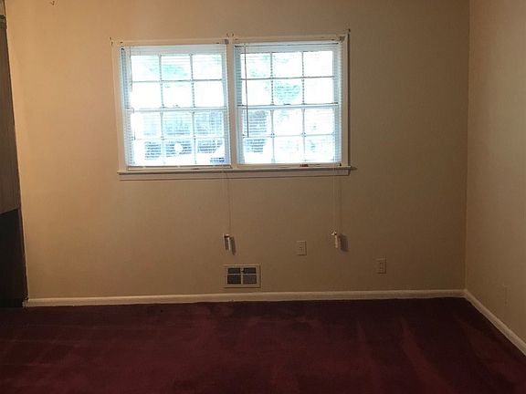 4th image of 110 Pattie Dr