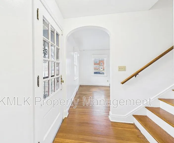 407 Washington St NE — Photo 11