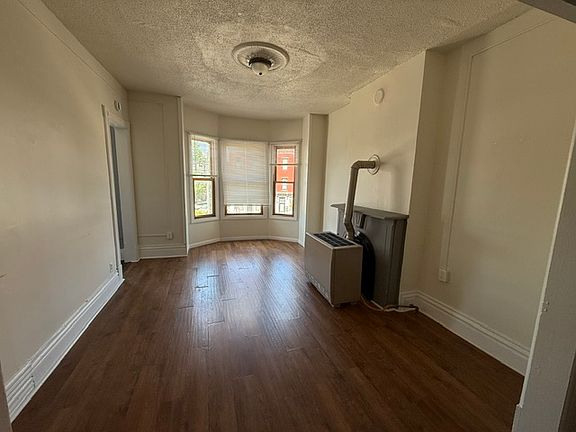 2nd image of 5 Hill St #2