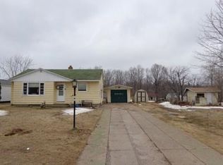1825 N Lake Dr, Ishpeming, MI 49849
