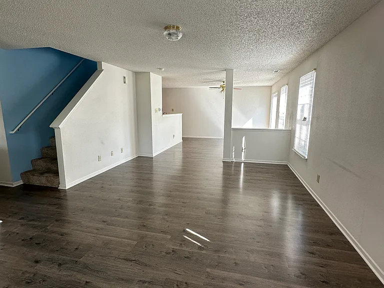 12647 Loyalty Dr — Photo 2