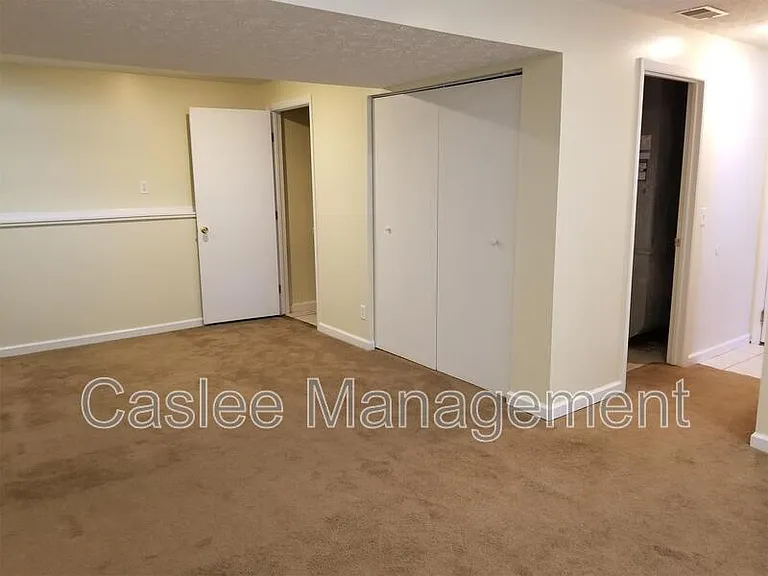1049 Deleone Dr — Photo 17