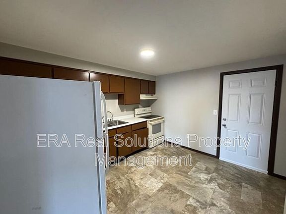 3rd image of 129 S Glenn St APT 1