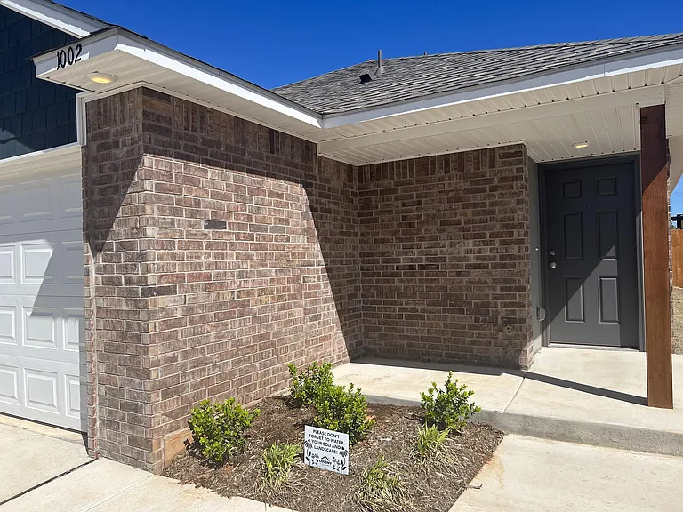 1002 Ichabod Cir — Photo 2