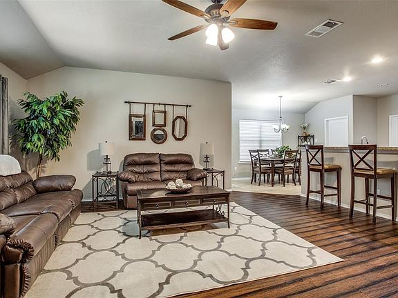 4th image of 2209 Spencer Pl