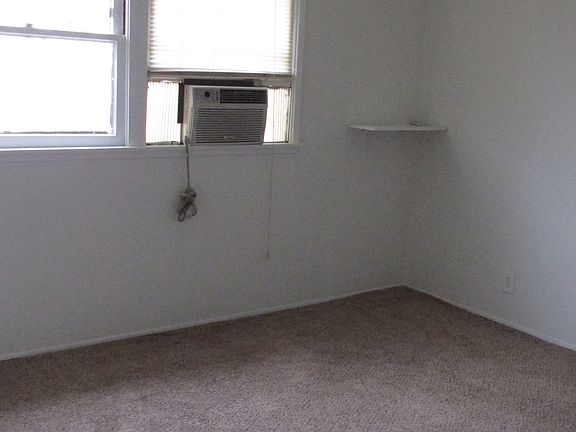 4th image of 5332 Acacia St