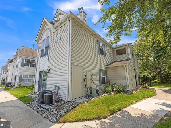 402B Violet Dr, Mount Laurel, NJ 08054