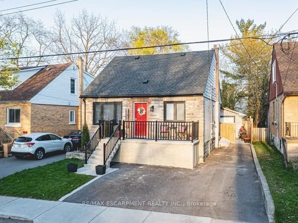 73 W 3rd St #B, Hamilton, ON L9C 3K2