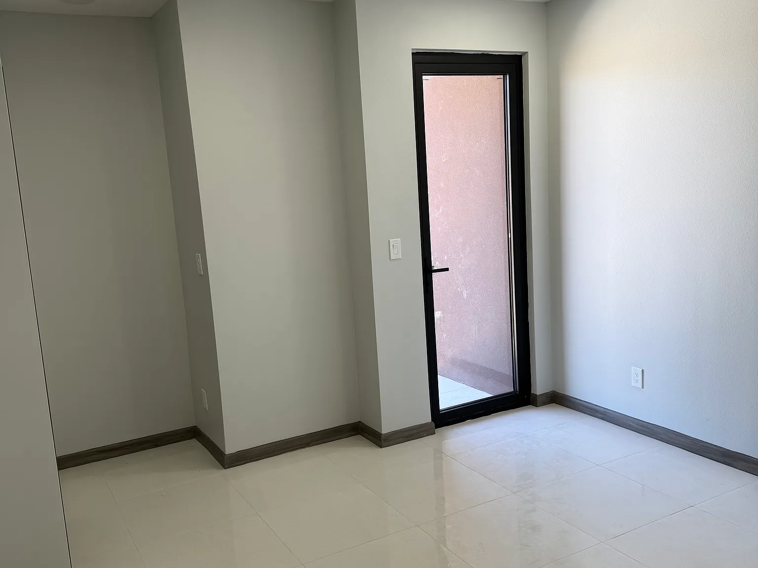 3 bed, 2.5 bath, 1325 sqft, $1,550 — Photo 2