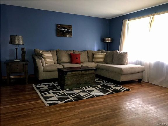 3rd image of 15 Laurentian Dr