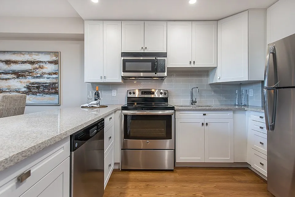 Lorneville Apartments — Photo 2