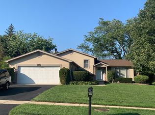 2502 Forest View Rd, Lindenhurst, IL 60046