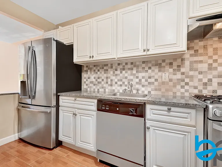 201 W 72nd St #6M — Photo 4