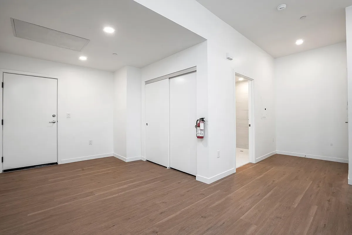 Unit Photo - 1815 La Siesta Way #103