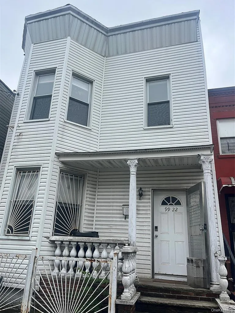 3 bed, 1.0 bath, 1200 sqft, $3,400 — Photo 1