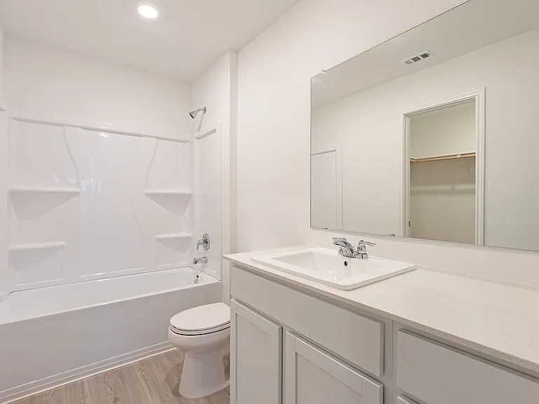 240 Sambre St — Photo 9