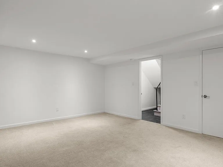 1321 I St NE — Photo 32