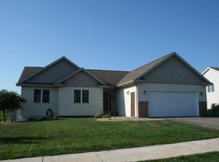 377 Overlook Dr, Ellsworth, WI 54011