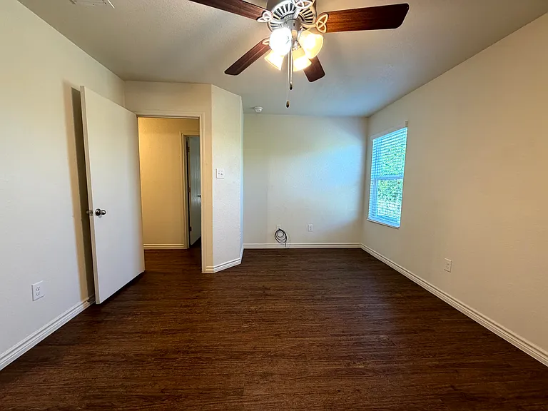 1511 Justin Loop #B — Photo 15