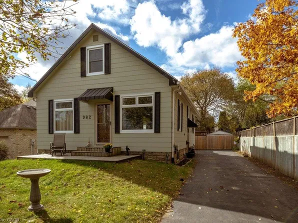 982 Parkhill Ave, Burlington, ON L7T 1T8