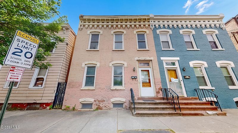 3rd image of 3117 6th Avenue