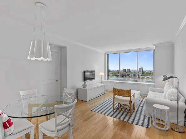 200 Riverside Boulevard 30-B image 1 of 11