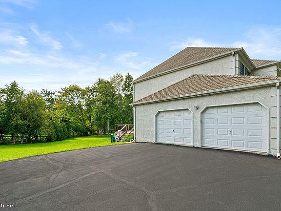 3rd image of 1840 Meredith Ln