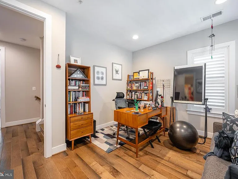 1126 N Stuart St — Photo 34