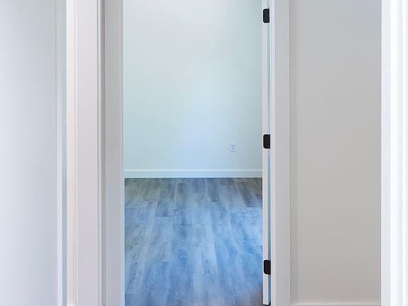 3rd image of 1911 Holland Rd #4