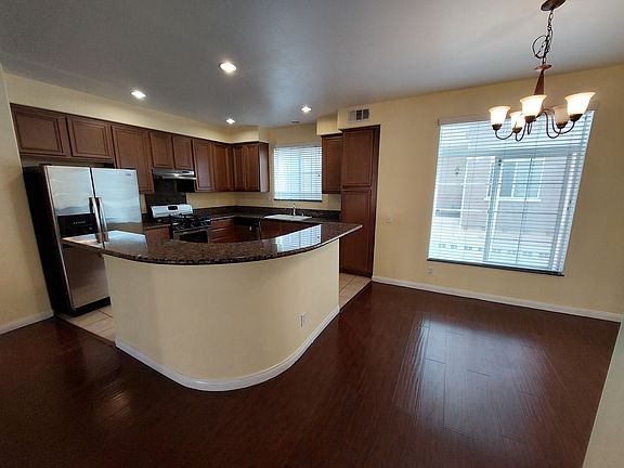 4th image of 13653 Foster Ave Unit 3