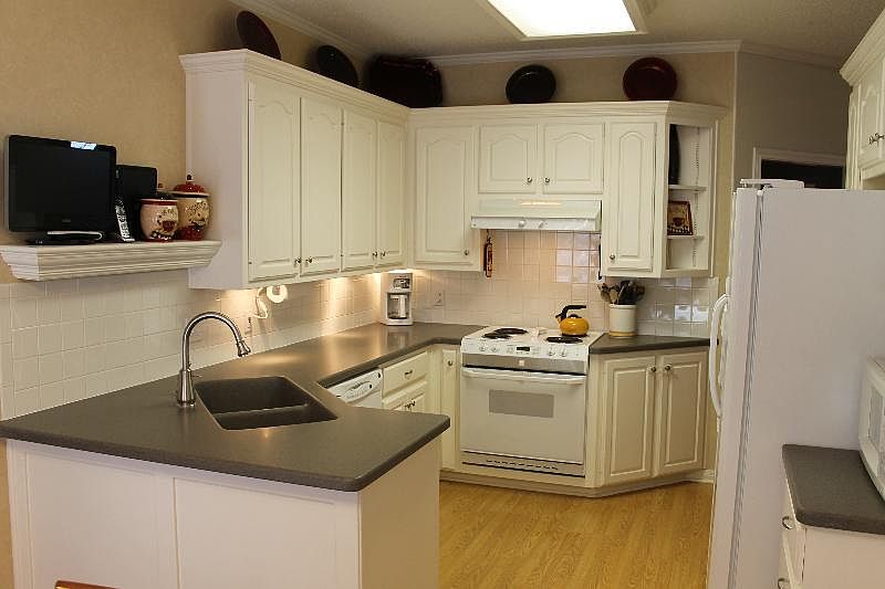 2nd image of 905 S Marable St