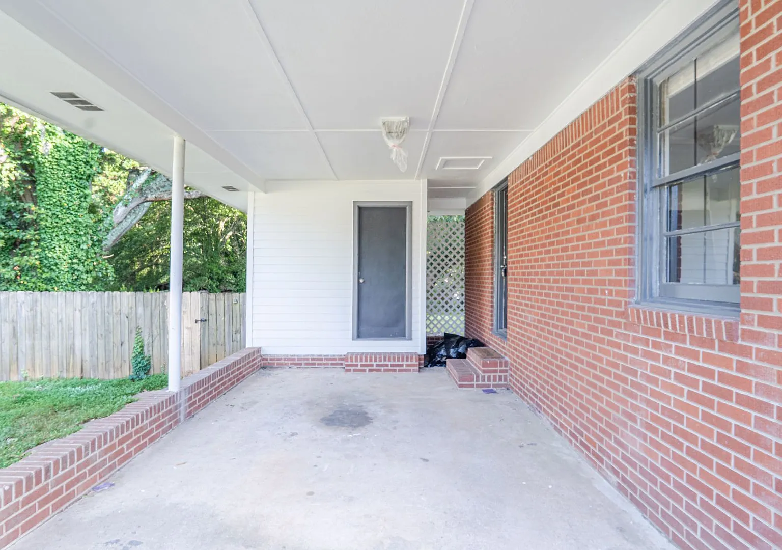 Charming 3BR Brick Ranch in Smyrna | Hardwood Floors, Fenced Backyard & Convenient Location — Photo 4