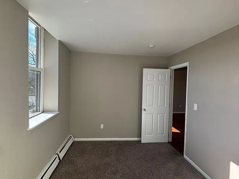 321 Monroe St — Photo 15