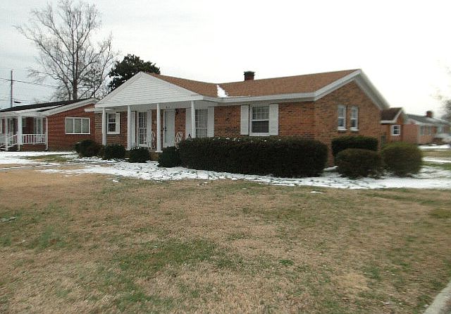 1st image of 806 Dobbs St