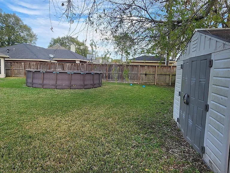 16807 Sussex Dr — Photo 44