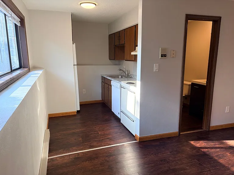 427 E Main St — Photo 6