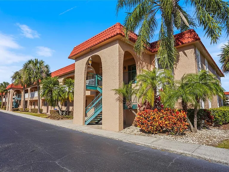 1750 Belleair Forest Dr #C20 — Photo 1
