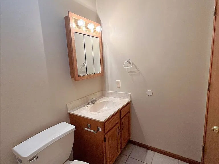 3520 Thornhill Cir E — Photo 10