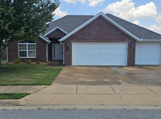 550 McKissic Spring Rd, Centerton, AR 72719