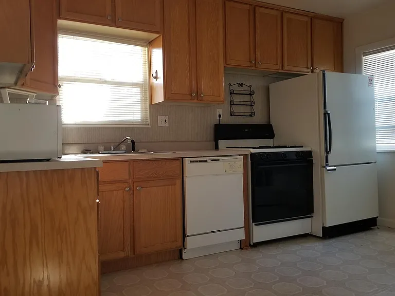 151 N 400 W — Photo 4