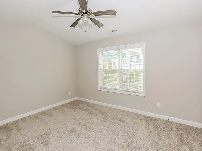 142 Rowan St S — Photo 7