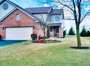 16 Corinth Ct, Tinley Park, IL 60477