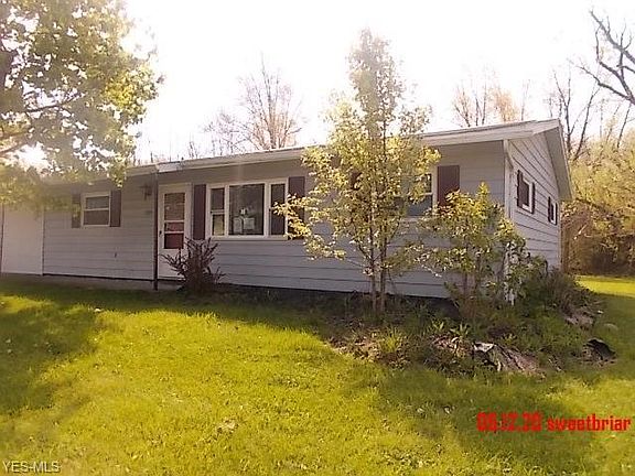 2nd image of 1075 Sweetbriar Dr