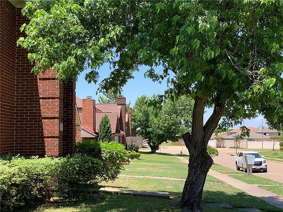 2nd image of 112 Hunter Dr