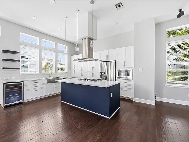 708 Schwartz St — Photo 12