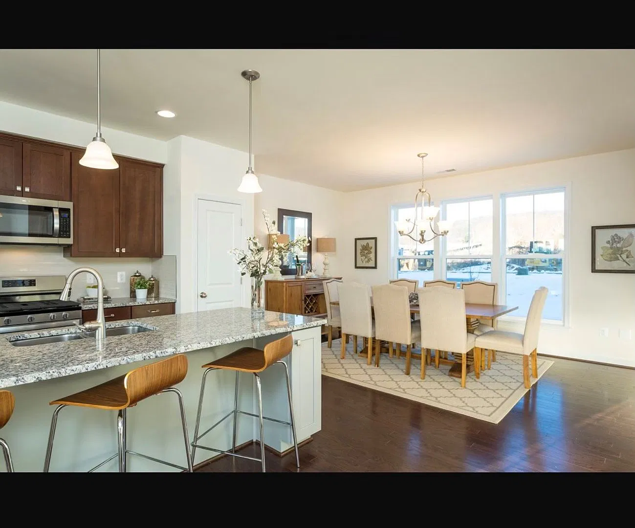 Modern Luxury Townhouse in Preston Lakes — Photo 3